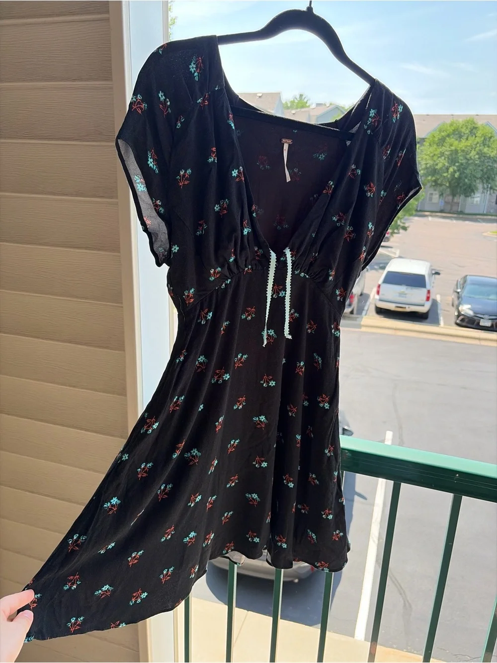 🦋✨Free People Black Floral Mini Dress Boho Babydoll 100% Viscose V Tie Size XS